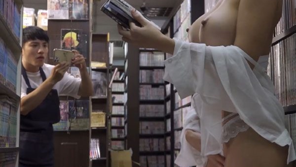 Em Gái Ngực Khủng Lén Lút Sướng Rên Trong Góc Khuất Hiệu Sách – Phim Sex Vietsub